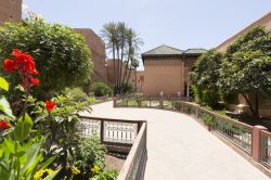 La visita dei giardini delle Tombe Sa'diane di Marrakech (Marocco) - © posztos / Shutterstock.com 