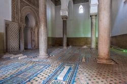 Interno delle tombe saadiane, che si trovano non distanti dal centro della Medina di marrakech - © Anibal Trejo / Shutterstock.com