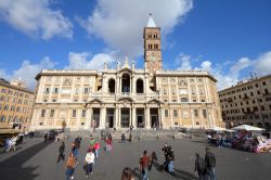 La più antica basilica della cristianità è la chiesa di Santa Maria Maggiore a Roma, che vanta anche il primato del campanile più alto dell'Urbe, che tocca i ...