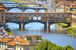 Le tre arcate ribassate di Ponte Vecchio: il ...