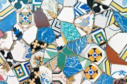 Decorazioni a mosaico del Palau Guell a Barcellona, ...