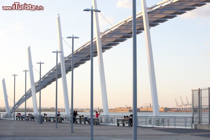 Immagine Staten Island: il St.George terminal è il punto di approdo del traghetto (lo Staten Island Ferry) che collega i diversi distretti della Grande Mela - foto © NYC & Company / Malcolm Brown
