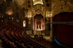 Il St.George Theatre aprì i battenti nel 1929 con una capienza all'epoca di 2876 posti a sedere. Al suo interno presenta uno stile che fonde il barocco italiano e spagnolo - foto ...