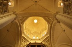L'interno della basilica di Ta' Pinu sull'isola di Gozo è suddiviso in 3 navate privo di affreschi o opere importanti. Nella chiesa sono presenti molti ex-voto donati ...