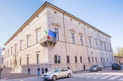 Il Palazzo dei Diamanti ospita al secondo piano la Pinacoteca Nazionale di Ferrara - © starmaro / Shutterstock.com 