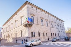 Il Palazzo dei Diamanti ospita al secondo piano ...