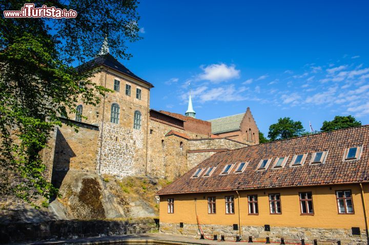 Immagine L'imponente complesso della fortezza di Akershus, uno dei punti di interesse della città di oslo, in Norvegia- © Anton_Ivanov / Shutterstock.com