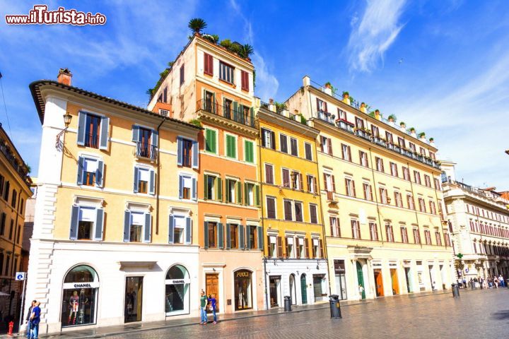 Immagine Gli eleganti palazzi di Piazza di Spagna in centro a Roma - © Giancarlo Liguori / Shutterstock.com