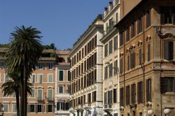 Un particolare degli edifici di piazza di Spagna a Roma - © Pack-Shot / Shutterstock.com
