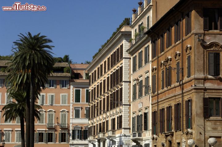Immagine Un particolare degli edifici di piazza di Spagna a Roma - © Pack-Shot / Shutterstock.com