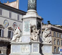 La colonna dell'Immacolata Concezione e la facciata di Palazzo di Spagna a Roma - © mikecphoto / Shutterstock.com 