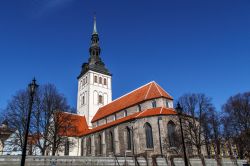 Niguliste Kiri , ovvero la chiesa-basilica di San Nicola, oggi uno dei musei più famosi di Tallin - © yanugkelid / Shutterstock.com