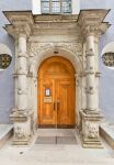 Portone d'accesso alla Basilica di San Nicola a Tallin - © Joymsk140 / Shutterstock.com 