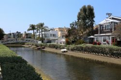 Uno dei canali tipici di Venice a Los Angeles - © photogolfer / Shutterstock.com 