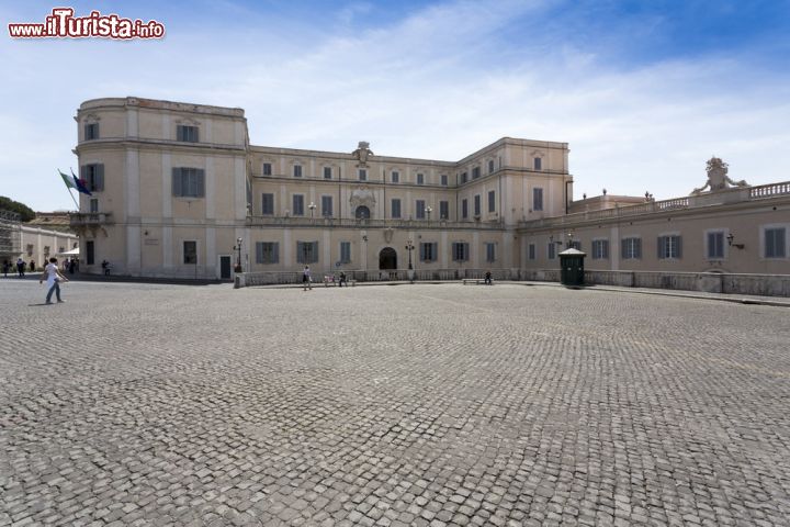 Immagine Poste nella stessa piazza del Palazzo del Quirinale, le Scuderie ospitano durante l'anno le mostre d'arte più interessanti di Roma - © PHOTOMDP / Shutterstock.com