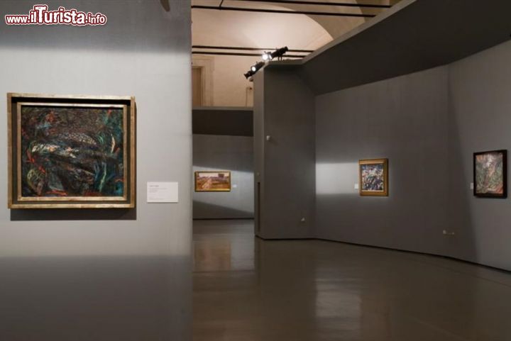 Immagine Gli ambienti versatili delle Scuderie del Quirinale, resi ancor più funzionali dopo il restauro condotto da Gae Aulenti, si adattano perfettamente alle diverse tipologie di mostre temporanee  d'arte che vengono qui allestite