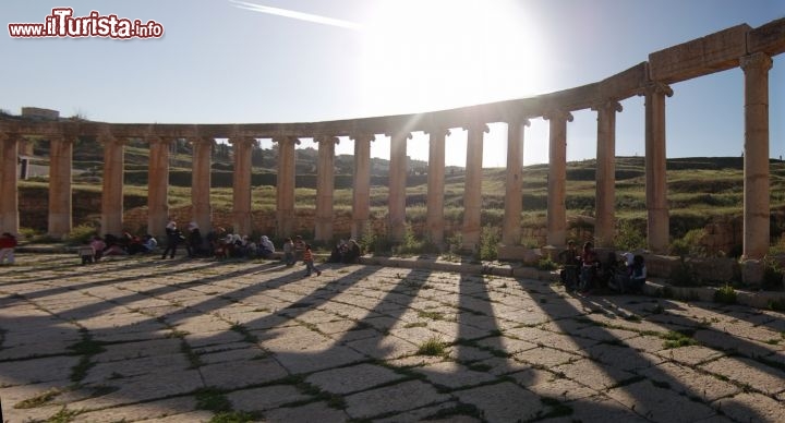 Immagine Tramonto sulla Piazza Ovale di Jerash