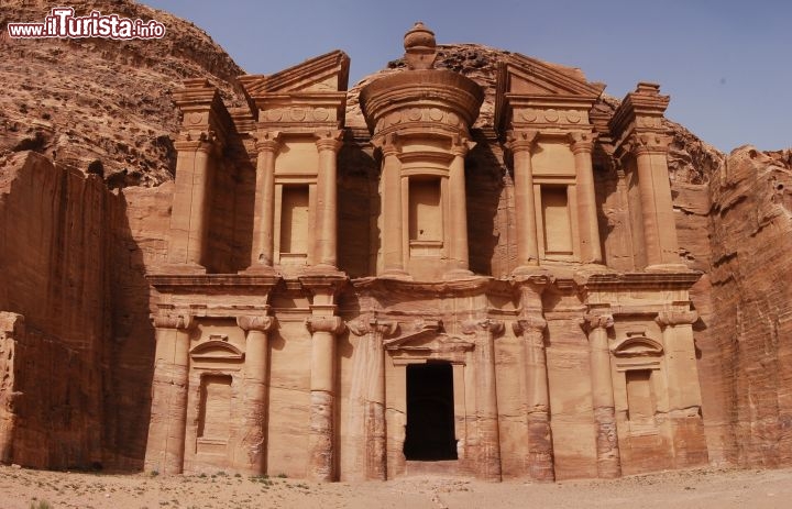 Immagine particolare del Monastero di Petra