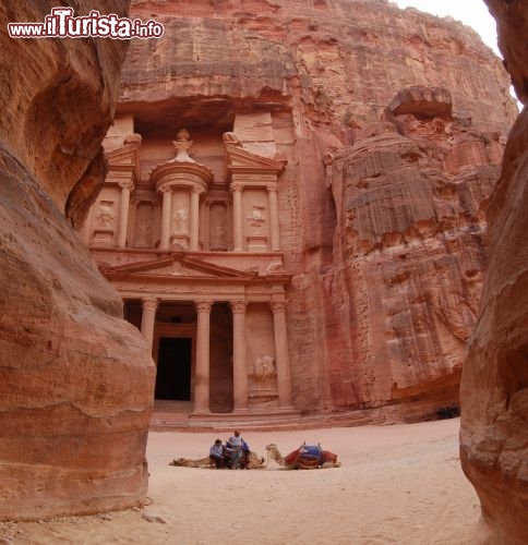 Immagine Il Tesoro visto dalla fine del Siq