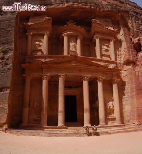Immagine Un Viaggio in Giordania non pu prescindere dalla magica Petra: il palazzo del Tesoro
