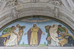 Mosaico all'ingresso principale del Berliner Dome, la cattedrale di Berlino - © Valentyna Chukhlyebova / Shutterstock.com