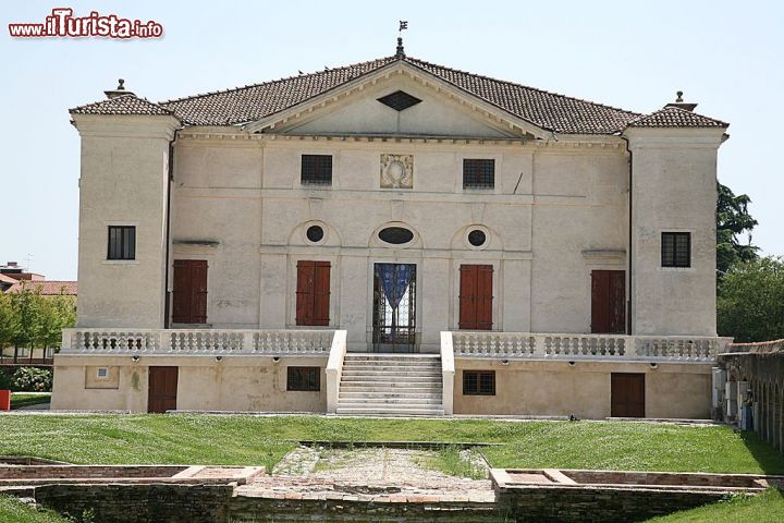 Immagine Il prospetto posteriore di VIlla Caldogno - © Hans A. Rosbach - CC BY-SA 2.5 - wikipedia.org