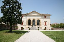 Il giardino e l'edificio di Villa Caldogno - © Hans A. Rosbach - CC BY-SA 2.5 - wikipedia.org