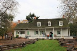 Situata a Prospect Park, Lefferts Historic House fu costruita da Pieter Lefferts nel 1783. Dopo la sua morte, l'edificio passò al figlio John e poi a Gertrude Lefferts Vanderbilt, ...