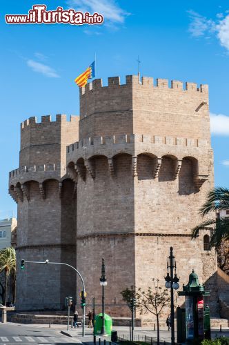 Immagine La porta a nord del centro di Valencia (Spagna) è quella di Torres de Sarrans - © Anton_Ivanov / Shutterstock.com