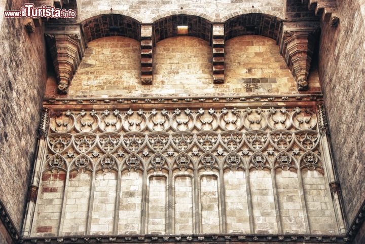Immagine Particolare della struttura interna delle fortificazioni medievali di Torres de Serrans a Valencia - © Silvia B. Jakiello / Shutterstock.com
