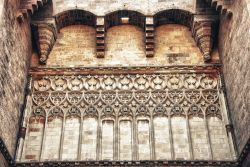 Particolare della struttura interna delle fortificazioni medievali di Torres de Serrans a Valencia - © Silvia B. Jakiello / Shutterstock.com