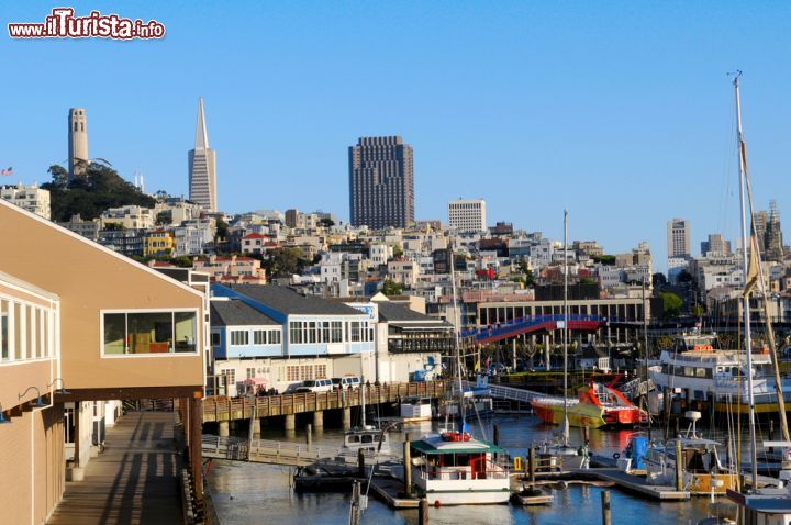 Immagine Uno scorcio tipico di San Francisco: la zona di Fisherman s Wharf una delle più caratterstiche della California - © Nfoto / Shutterstock.com