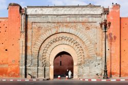 Una delle 19 porte d'ingresso alla Medina di Marrakech è quella di Bab Agnaou una delle più antiche del Marocco  - © Freeshot / Shutterstock.com