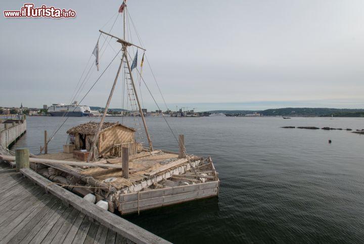 Immagine Una replica funzionante del Kon-Tiki, nel fiordo di Oslo in Norvegia - © Nanisimova / Shutterstock.com