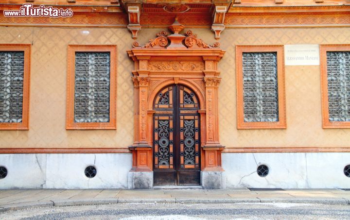 Immagine Portone d'ingresso della Casa del Manzoni, il nuovo museo di Milano - © ValeStock / Shutterstock.com