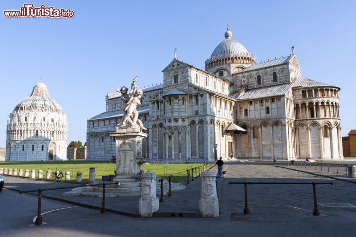 Immagine Il complesso monumentale della Cattedrale e del Battistero, il cuore di Piazza Duomo a Pisa - © marchesini62 / Shutterstock.com