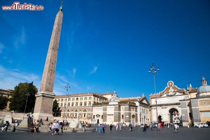 Immagine Il grande Obelisco Flaminio nel centro di Piazza del Popolo Roma - © David Soanes  / Shutterstock.com