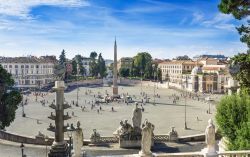 Fotografata dai vicini giardini di Villa Borghese, ecco Piazza del Popolo a Roma, uno dei luoghi simboli della città eterna -  © Catarina Belova  / Shutterstock.com ...