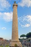 Alta 40 metri compreso il basamento, la Colonna Traiana è uno dei monumenti più importanti di Roma. In origine sul capitello sommitale si trovava la statua dell'Imperatore ...