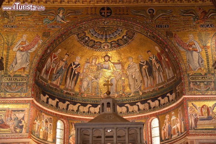 Immagine Mosaici medievali chiesa di Santa Maria in Trastevere, Roma - © piotrwzk / Shutterstock.com