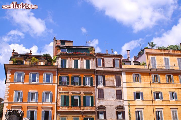 Immagine Palazzi colorati nel quartiere di Trastevere a Roma - © Alan Kraft / Shutterstock.com