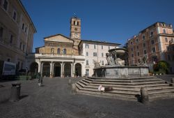 Uno degli scorci più belli di Roma: la Piazza Santa Maria in Trastevere a Roma - © Roberto Aquilano / Shutterstock.com