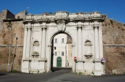 Porta Portese nel rione Trastevere Roma - © marcovarro / Shutterstock.com