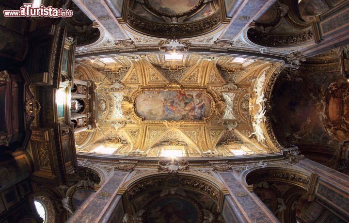 Immagine Il soffitto della chiesa di Santa Maria dell'Orto a Trastevere, il rione di Roma- © marcovarro / Shutterstock.com