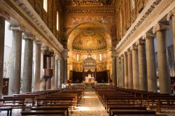Interno Chiesa di Santa Maria in Trastevere Roma ...