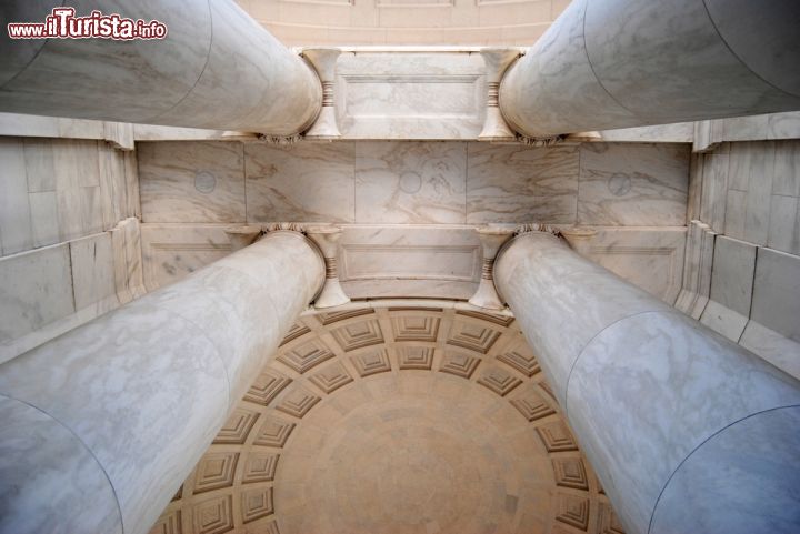 Immagine Un particolare del soffitto del Memoriale dedicato a Thomas Jefferson, realizzato con pregiati marmi americani - foto © Orhan Cam / Shutterstock.com