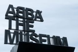 Insegna ABBA The Museum a Stoccolma