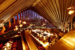 Ristorante Bennelong all'Opera House di Sydney, Australia - Volete assaporare il meglio della gastronomia tradizionale dell'Australia e i suoi pregiati vini? Con una vista spettacolare ...