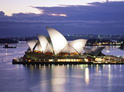 L'Opera House nella baia di Sydney, Australia ...