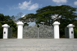 Ingresso dei Botanic Gardens di Singapore - La bella cancellata che accoglie i visitatori nell'oasi urbana situata in fondo a Orchard Road: Singapore è una vera sorpresa per chi ama ...